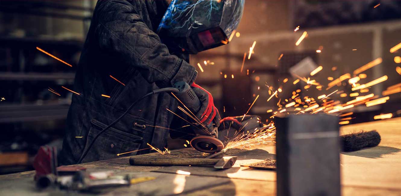 Standard Equipment — Fabricación industrial de precisión