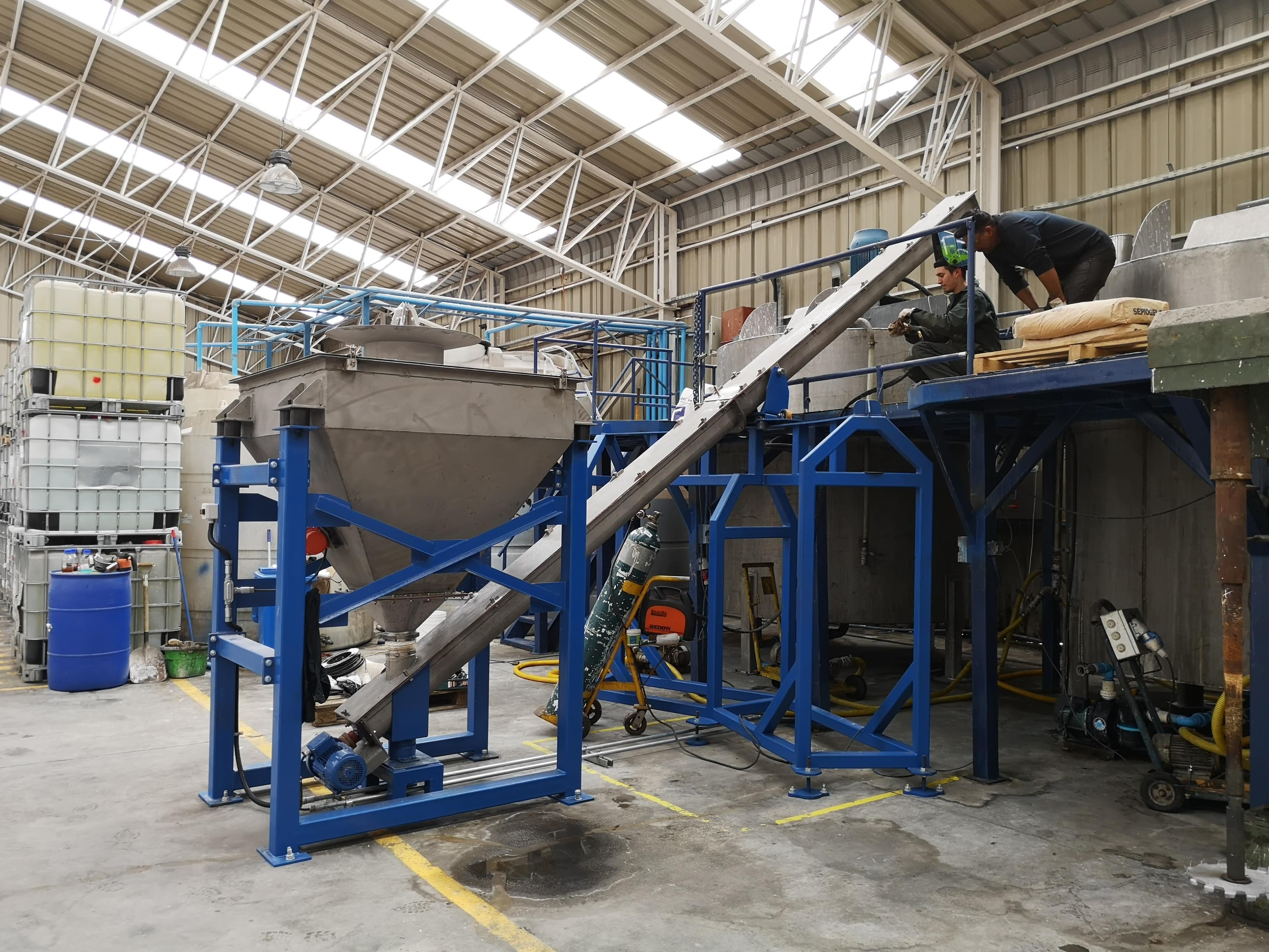 Descargador de Big Bag con tornillo de transporte